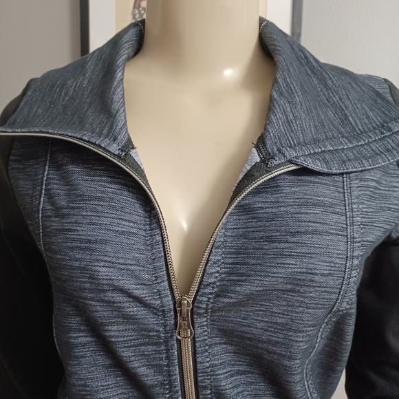 Lululemon Women's Daily Yoga Jacket Long Sleeve - Picture 6 of 9